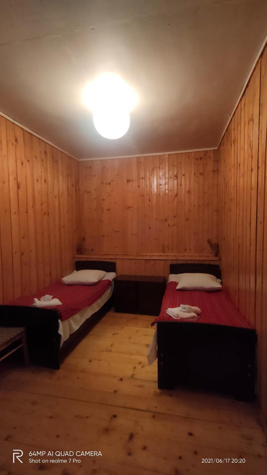 Shaulini Hotel Kashveti Phòng bức ảnh